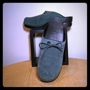 NWOT Lands' End Clogs or Mules
